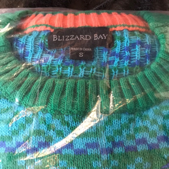 Blizzard Bay Christmas sweater - Picture 3 of 3
